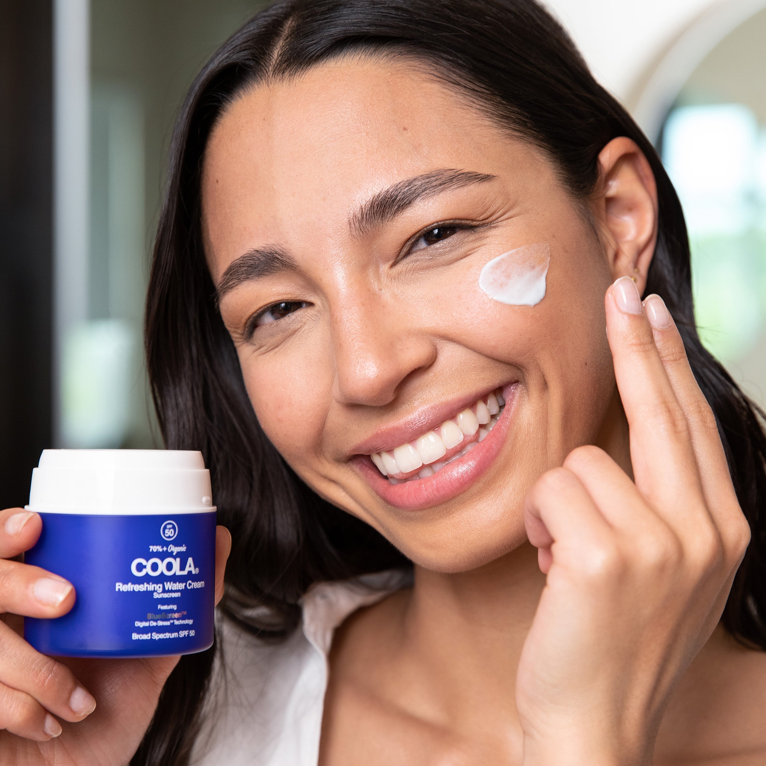 Should You Apply Sunscreen Before or After Moisturizer: Here's What Dermatologists Recommend